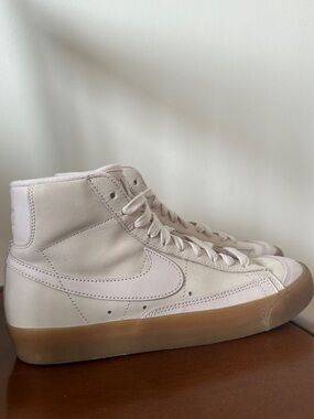 Nike High-Top Sneakers size US8